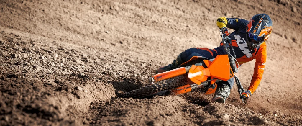 Enduro závodníci a profesionálové